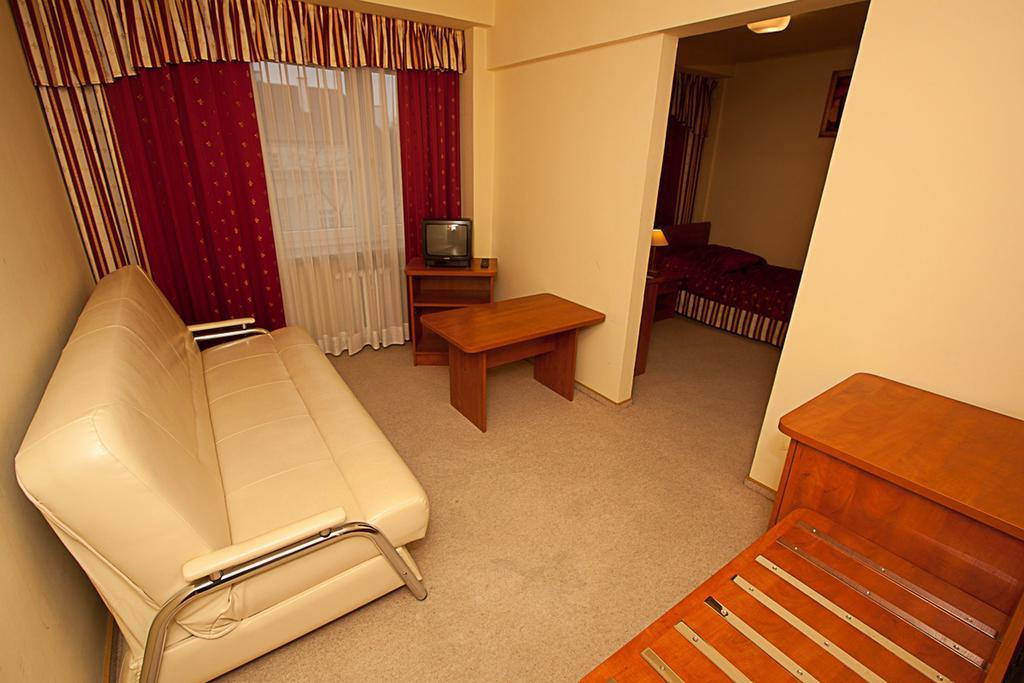 Hotel Accademia Ostrowiec Swietokrzyski Room photo