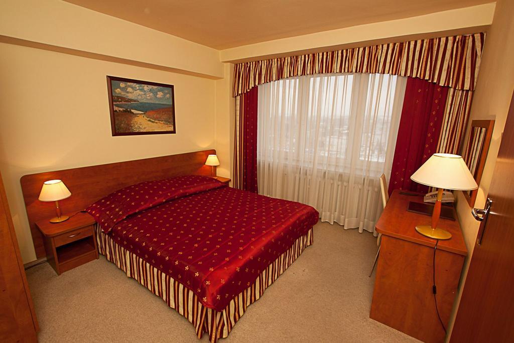 Hotel Accademia Ostrowiec Swietokrzyski Room photo