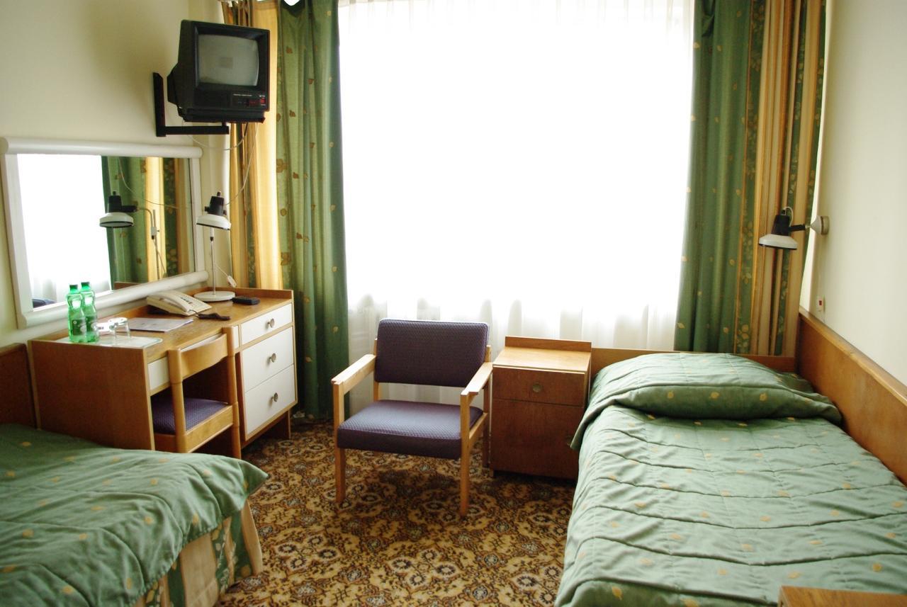 Hotel Accademia Ostrowiec Swietokrzyski Exterior photo
