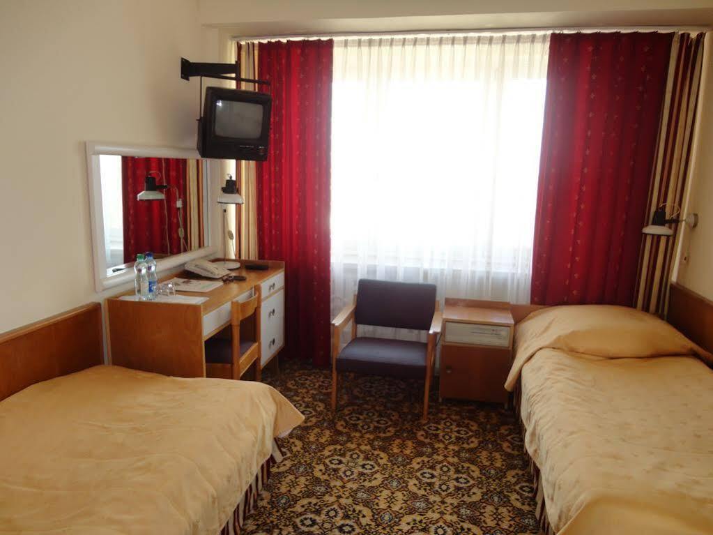 Hotel Accademia Ostrowiec Swietokrzyski Exterior photo